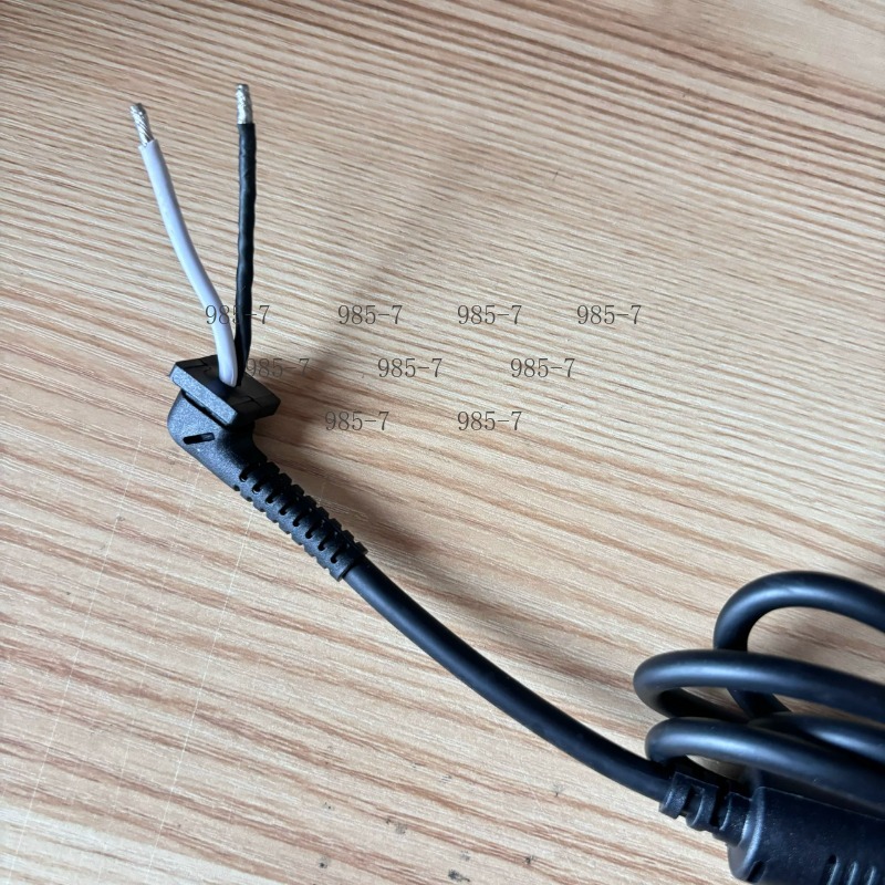 330W ノートパソコン充電器、20V 16.5A、四角いチ - Laptop Charger のレビューと価格